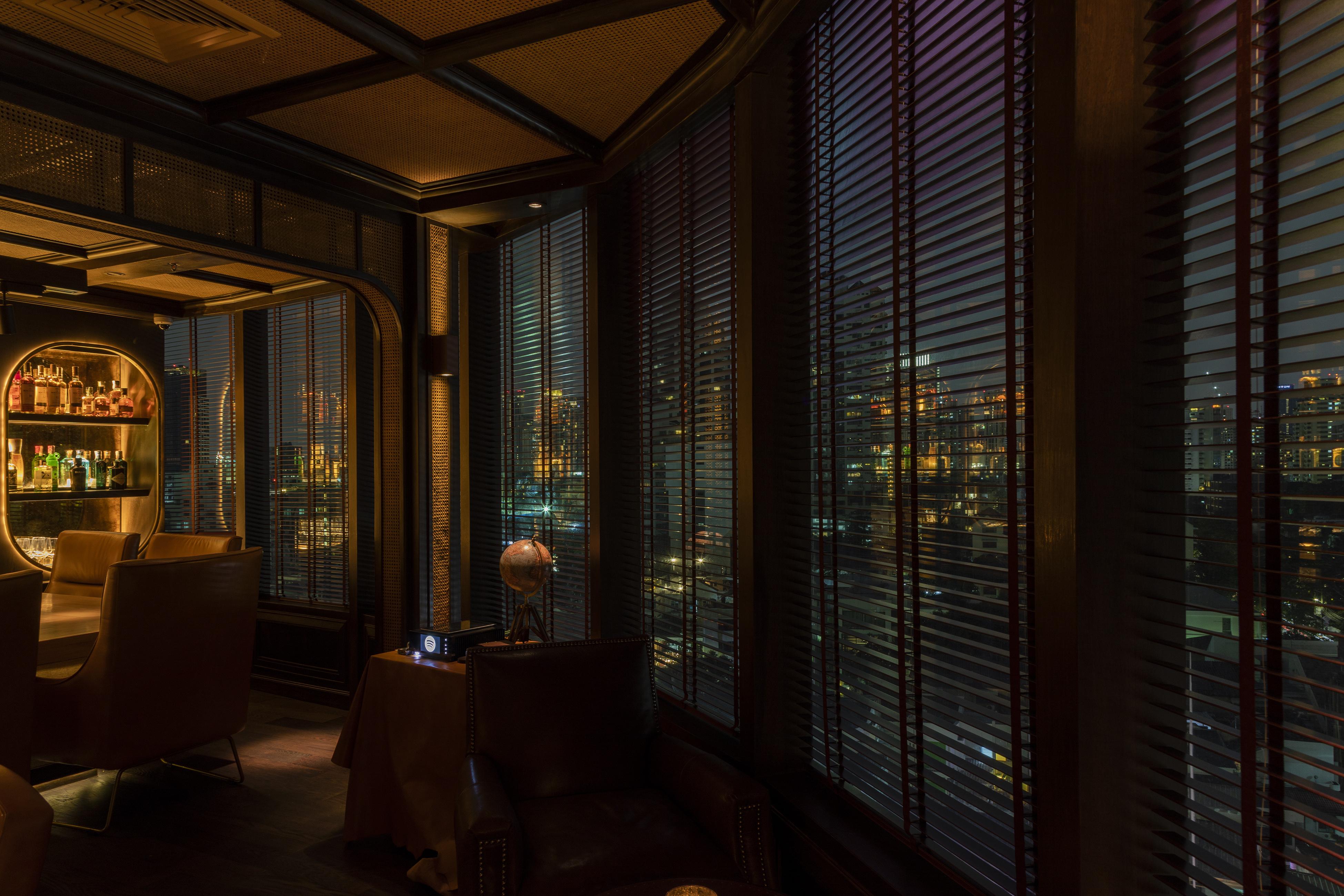 Muu Bangkok, Small Luxury Hotels Of The World Exterior foto The interior of the bar