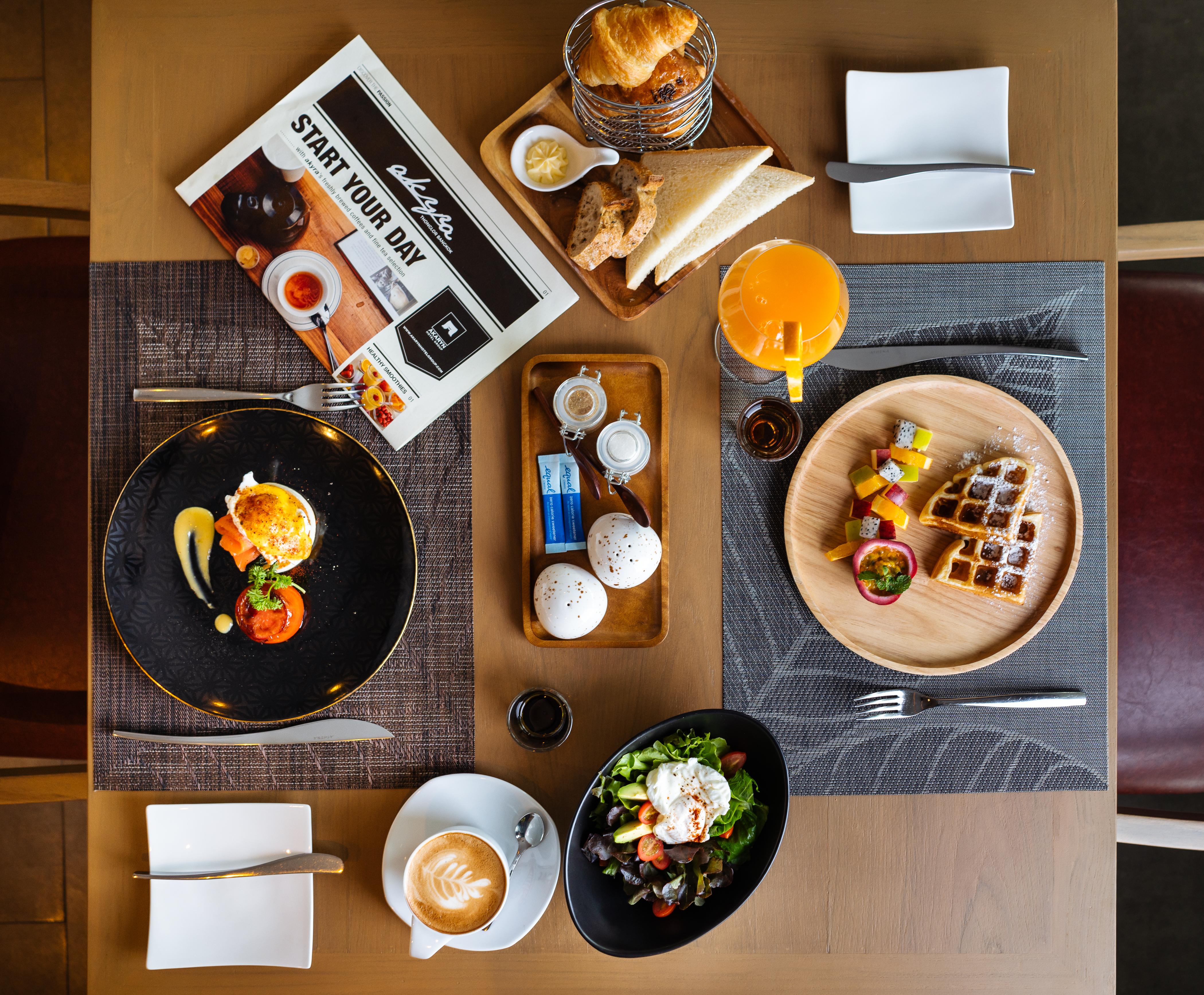 Muu Bangkok, Small Luxury Hotels Of The World Exterior foto Breakfast at the hotel