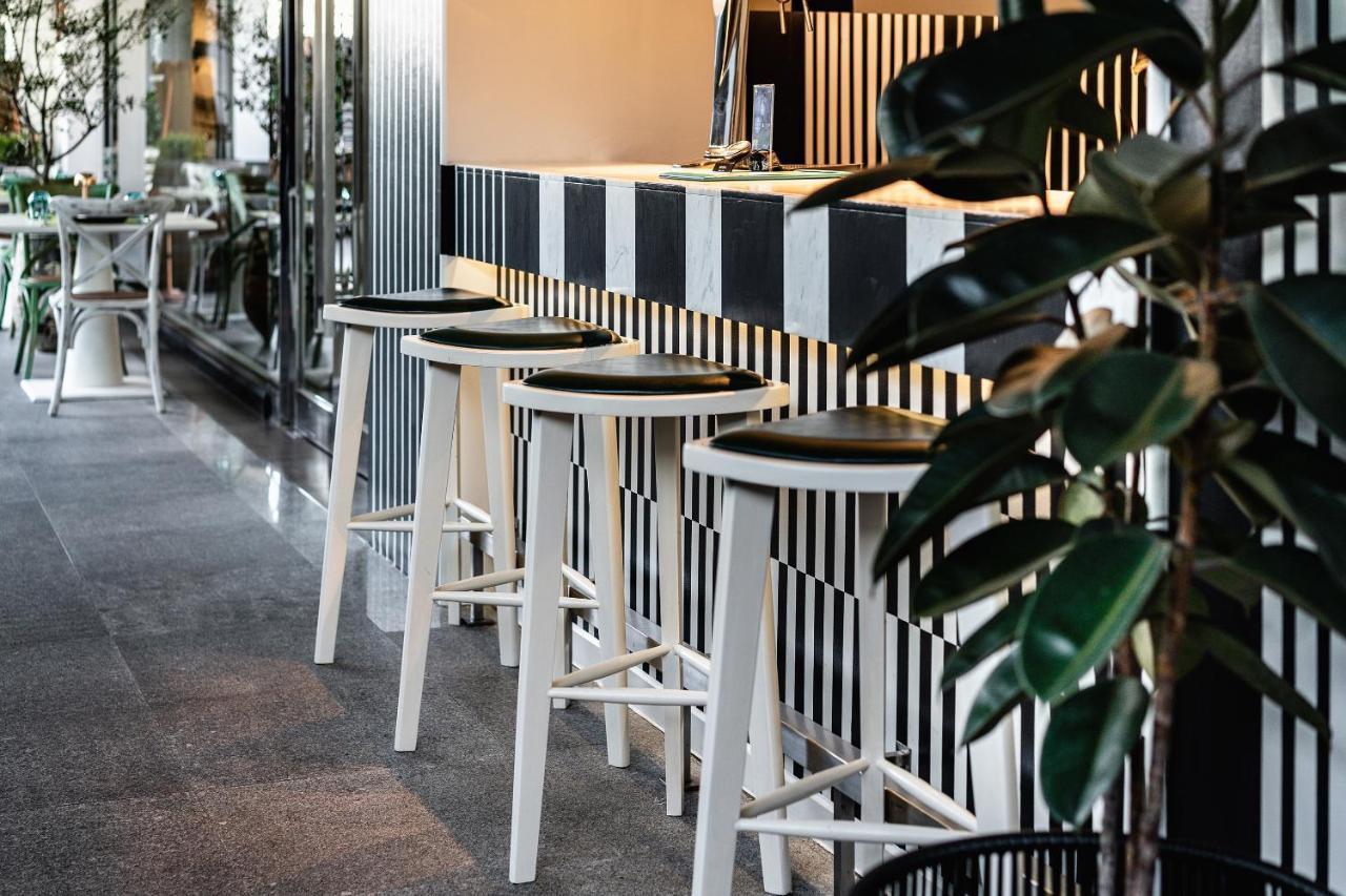 Muu Bangkok, Small Luxury Hotels Of The World Exterior foto Stool 60 by Arper