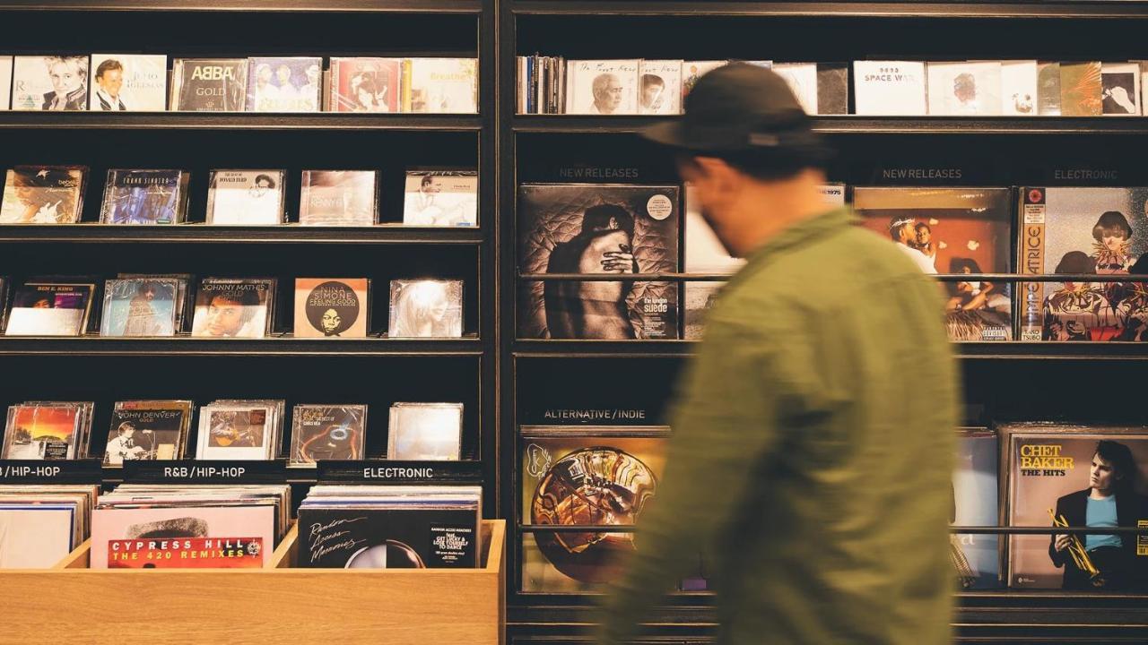 Muu Bangkok, Small Luxury Hotels Of The World Exterior foto A record store in Tokyo