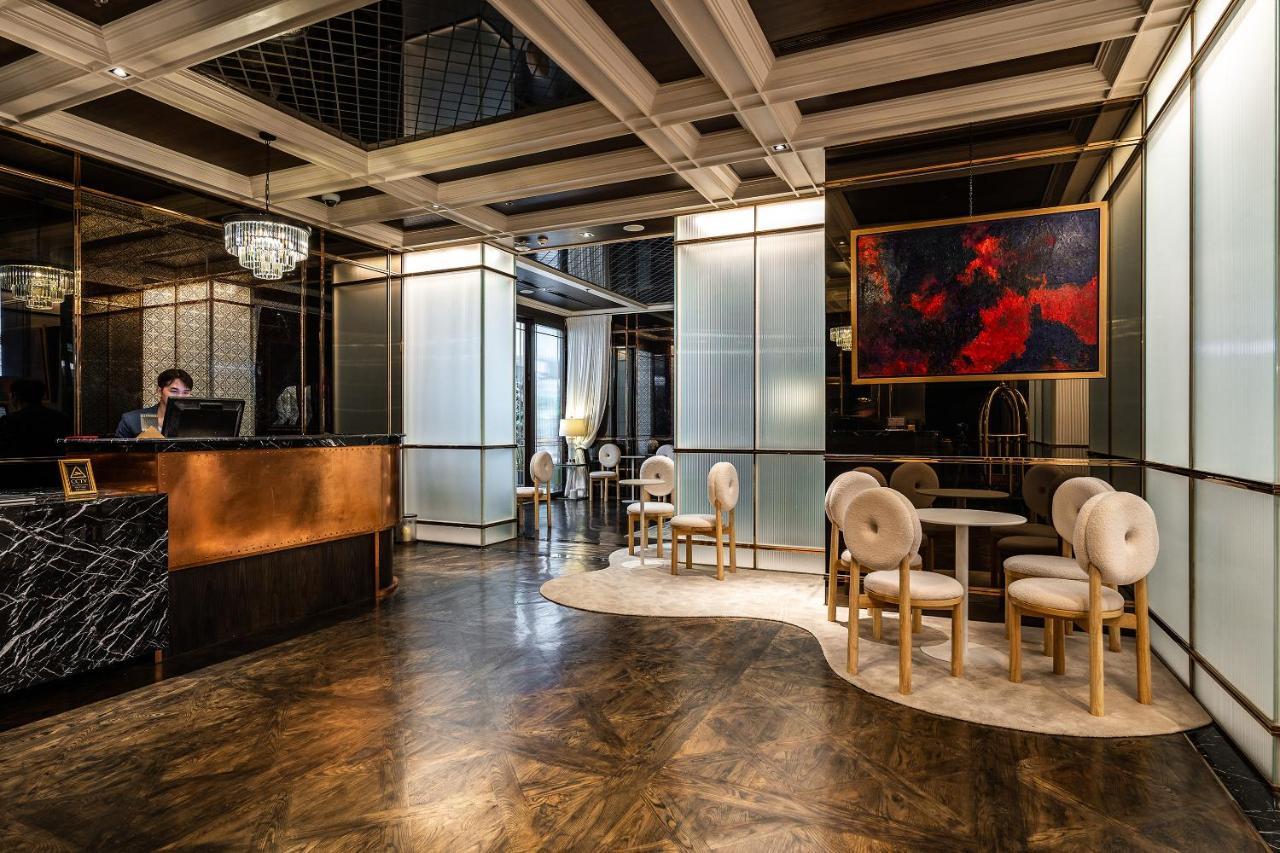 Muu Bangkok, Small Luxury Hotels Of The World Exterior foto The Club at Hong Kong International Airport
