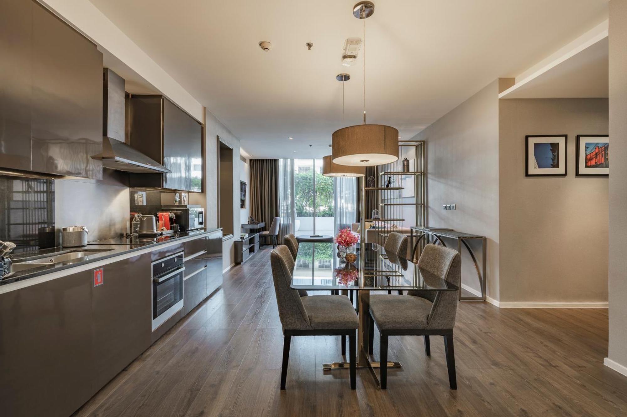 Muu Bangkok, Small Luxury Hotels Of The World Exterior foto The kitchen and dining area of a typical apartment