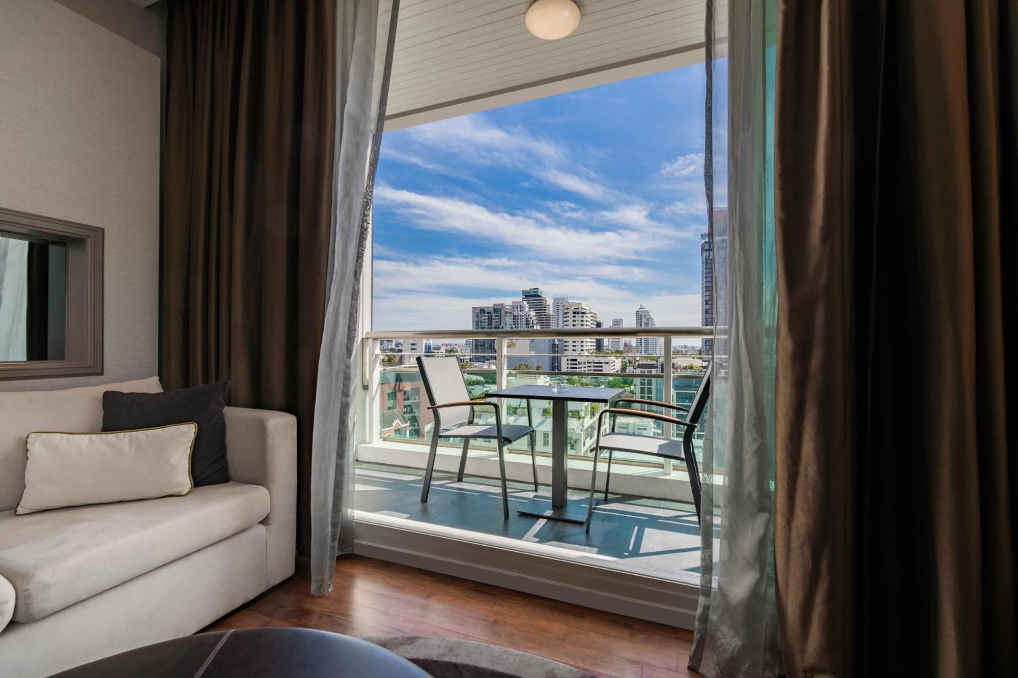 Muu Bangkok, Small Luxury Hotels Of The World Exterior foto View from a suite at the hotel